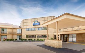 Days Inn And Suites Madison Heights Mi