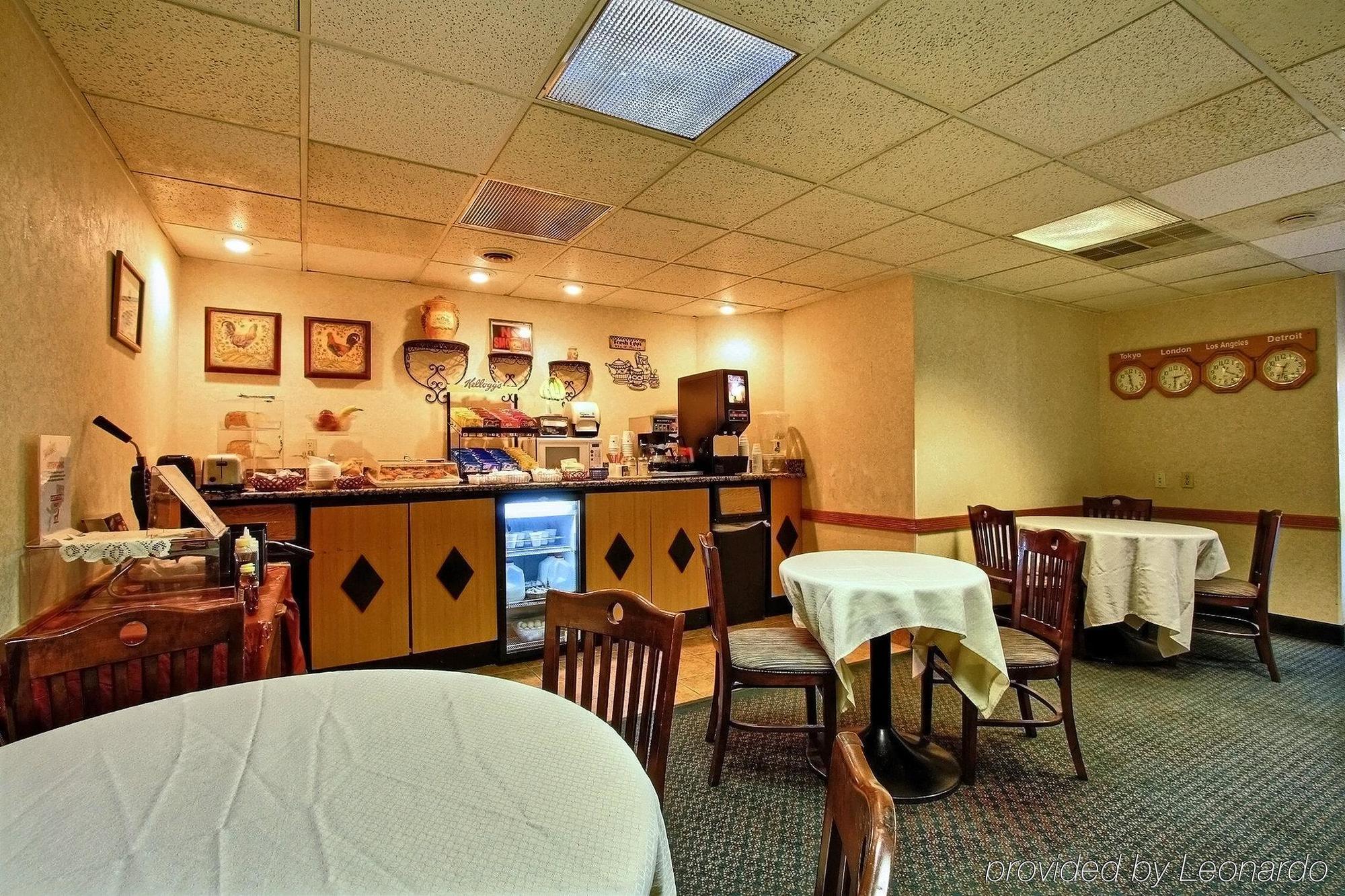 Days Inn & Suites By Wyndham Madison Heights Mi Restaurant photo