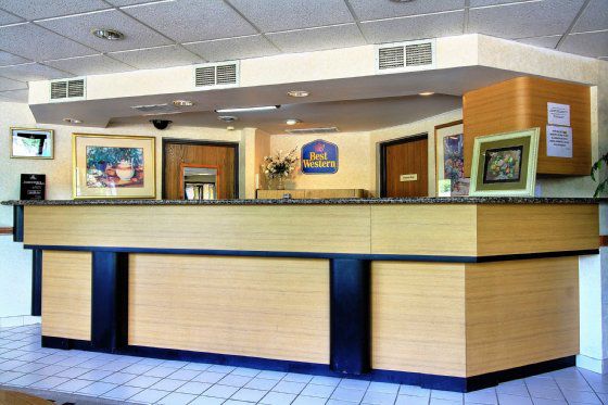 Days Inn & Suites By Wyndham Madison Heights Mi Interior photo